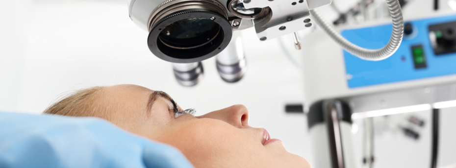 twarz kobiety przygpotowanej do zabiegu laserowej korekcji wzroku