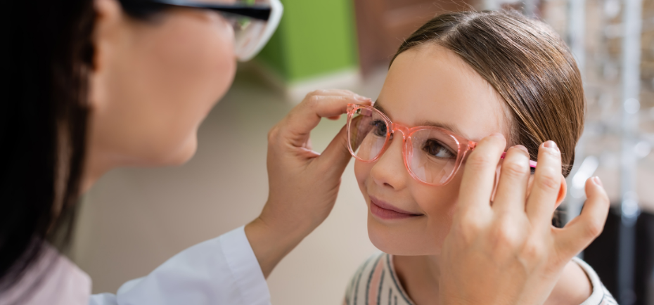 Jak zachęcić dziecko do noszenia okularów?